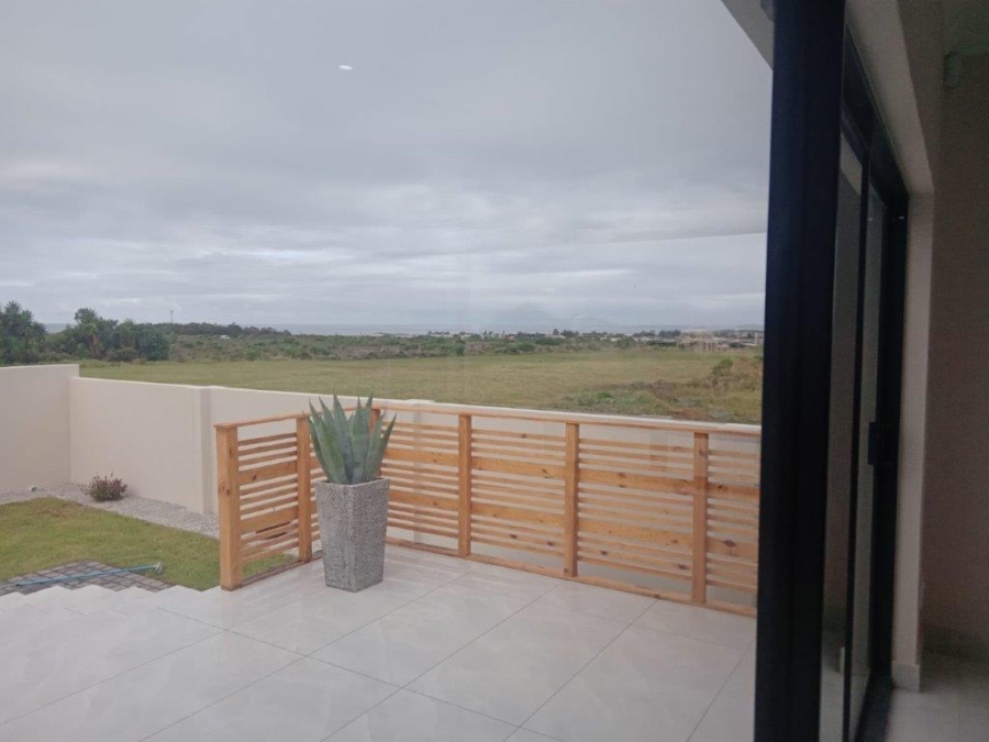 4 Bedroom Property for Sale in Wavecrest Eastern Cape